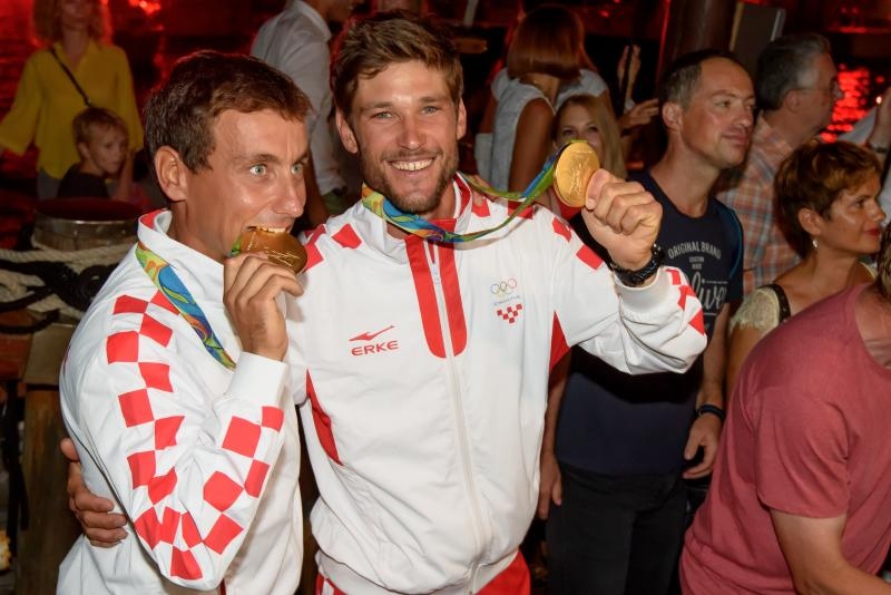 Veličanstveni doček zadarskih zlatnih olimpijaca Šime Fantele i Igora Marenića na zadarskoj rivi uz Morske orgulje i Pozdrav suncu. Photo: Dino Stanin/PIXSELL Veličanstveni doček zadarskih zlatnih olimpijaca Šime Fantele i Igora Marenića na zadarskoj rivi uz Morske orgulje i Pozdrav suncu. Photo: Dino Stanin/PIXSELL