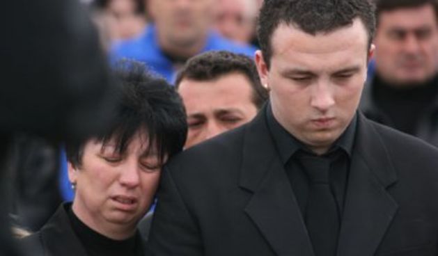 Mario Korade na očevom sprovodu (foto: Javno.com)