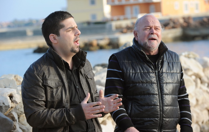 Zadar, 140111
Manekenka Ava Karabatic i zadarski voditelj Igor Jelenic Toto glumili su zaljubljeni par u spotu za pjesmu “Kad si otisla ti” zadarskih pjevaca Bepa Matesica i Davida Ricova. Spot je sniman u staroj lucici na otoku Viru.
Foto : Andrija Lucic