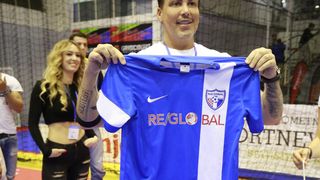 Poznate osobe iz društvenog života okušale u izvođenju penala Poznate osobe iz društvenog života okušale u izvođenju penala