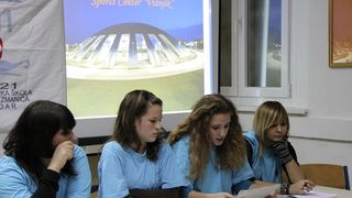 Prezentacija ucenica Medicinske skole Ante Kuzmanica na Megaconference Jr. 2010, Foto: Antonela Vitlov