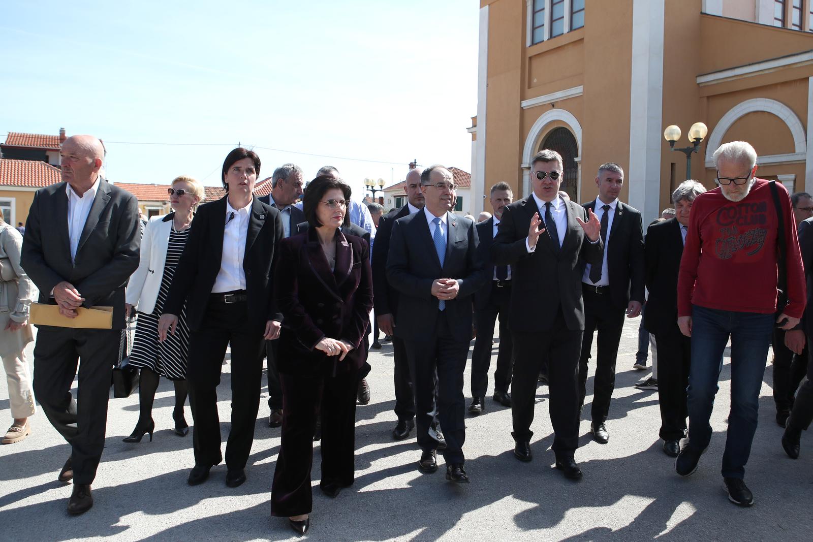 Predsjednik Zoran Milanović i albanski predsjednik Bajram Begaj posjetili crkvu Gospe Loretske u Arbanasima Predsjednik Zoran Milanović i albanski predsjednik Bajram Begaj posjetili crkvu Gospe Loretske u Arbanasima