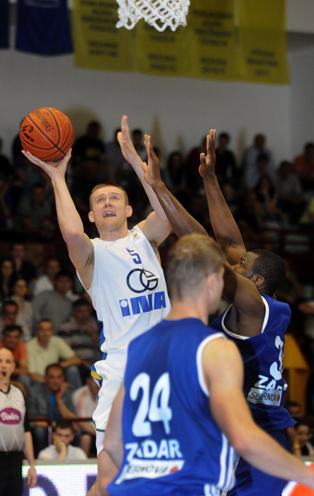 Zagreb, 080512.
Dvorana OS u Trnskom.
Kosarkaska A1 liga za prvaka, 13. kolo.
KK Zagreb – KK Zadar.
Na fotografiji: Ante Masic.
Foto: Damir Krajac / CROPIX Zagreb, 080512.
Dvorana OS u Trnskom.
Kosarkaska A1 liga za prvaka, 13. kolo.
KK Zagreb – KK Zadar.
Na fotografiji: Ante Masic.
Foto: Damir Krajac / CROPIX