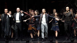 Rijeka, 200112.
U Hrvatskom narodnom kazalistu Ivan Zajc odrzana je premijera baleta Carmina Burana autora Carla Orffa.
Djelo je za Balet postavio poznati portugalski koreograf Hugo Viera, a glazbu su izveli orkestar i zbor kazalista i djeciji zbor Torret