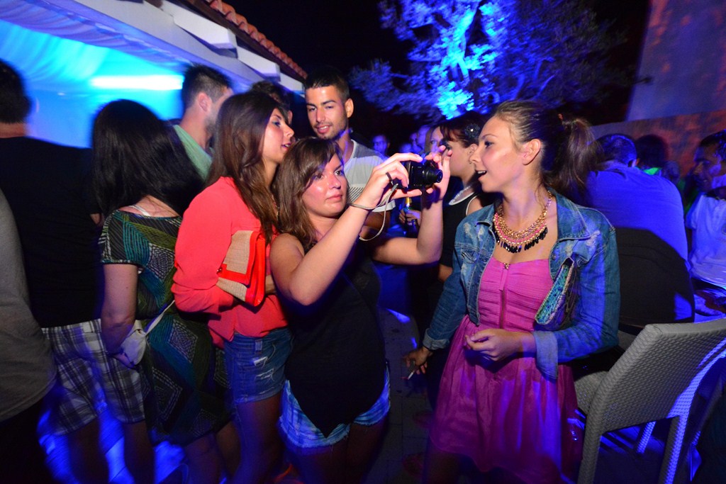 Subotnja zabava u Noštromo i Vagabundo barovima na Viru ; foto Iva Perinčić