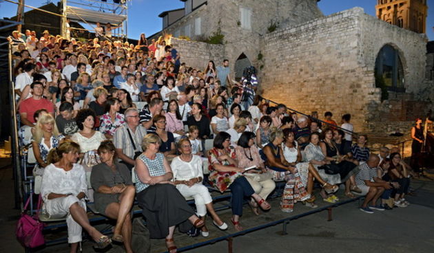 Predstava “Buža” razgolitila i razveselila Splićane