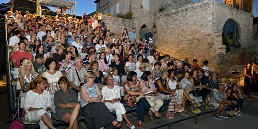 Predstava “Buža” razgolitila i razveselila Splićane Predstava “Buža” razgolitila i razveselila Splićane