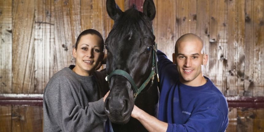 Konj, muškarac i žena, prijatelji (Metro-portal.hr) Konj, muškarac i žena, prijatelji (Metro-portal.hr)
