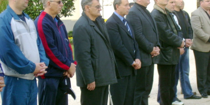 Gradsko groblje: Sudionici 15. SSNIDOR-a polazu vijence Gradsko groblje: Sudionici 15. SSNIDOR-a polazu vijence