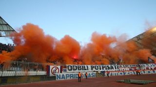 Bakljada i neredi na utakmici Hajduk – Dinamo
