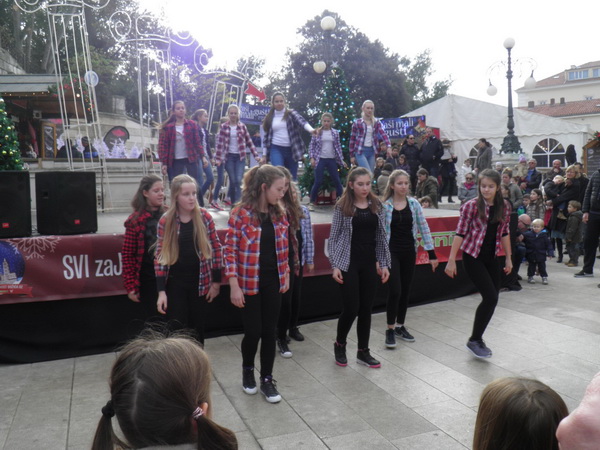 OLYMPUS DIGITAL CAMERA OLYMPUS DIGITAL CAMERA