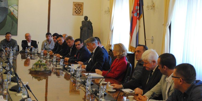 Župan Longin susreo se s grado(načelnicima) Župan Longin susreo se s grado(načelnicima)