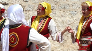 Zadar, 120512.
Danas je u Domu hrvatske mladezi u Zadru odrzan dan Nacionalnih manjina Zadarske zupanije, albanke, bosnjacke, madjarske, makedonske, slovenske, srpske i talijanske. Nacionalne manjine su svoju kulturu predstavile kroz pjesmu,ples i tradici Zadar, 120512.
Danas je u Domu hrvatske mladezi u Zadru odrzan dan Nacionalnih manjina Zadarske zupanije, albanke, bosnjacke, madjarske, makedonske, slovenske, srpske i talijanske. Nacionalne manjine su svoju kulturu predstavile kroz pjesmu,ples i tradici