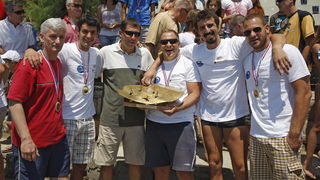 Split, 120611.
Na splitskim Bacvicama odrzano je 7. Prvenstvo svita u piciginu. Naslov pobjednika drugu godinu za redom osvojila je ekipa A1.
Na fotografiji: pobjednici ekipa A1.
Foto: Ante Cizmic / CROPIX Split, 120611.
Na splitskim Bacvicama odrzano je 7. Prvenstvo svita u piciginu. Naslov pobjednika drugu godinu za redom osvojila je ekipa A1.
Na fotografiji: pobjednici ekipa A1.
Foto: Ante Cizmic / CROPIX