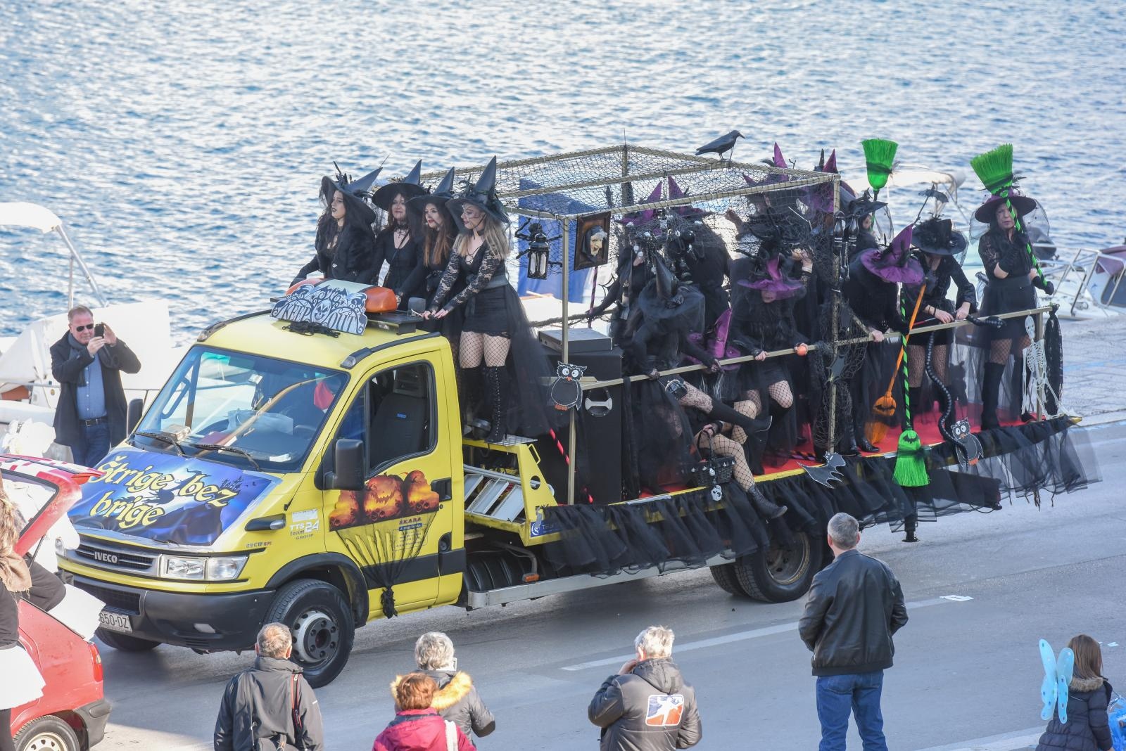 Zadarski karneval 2018: Povorka maškaranih skupina gradskim ulicama Zadarski karneval 2018: Povorka maškaranih skupina gradskim ulicama