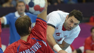 London, 310712.
Dvorana Copper Box.
Hrvatska muska rukometna reprezentacija igra utakmicu 2. kolo u skupini B protiv Srbije tokom Olimpijskih Igra u Londonu.
Na fotografiji: Blazenko Lackovic puca na gol.
Foto: Drago Sopta / CROPIX