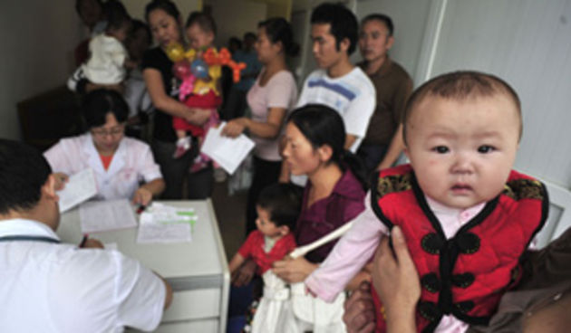 Mali Kinezi na pregledu (Foto: Reuters)