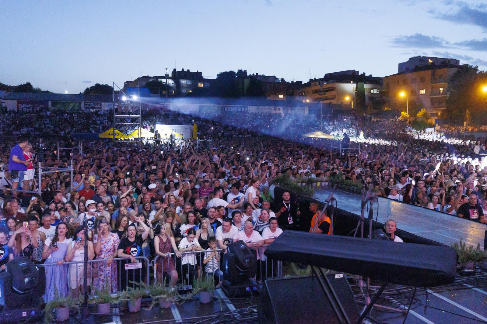 Mišo Kovač i prijatelji na Starom placu u Splitu Mišo Kovač i prijatelji na Starom placu u Splitu