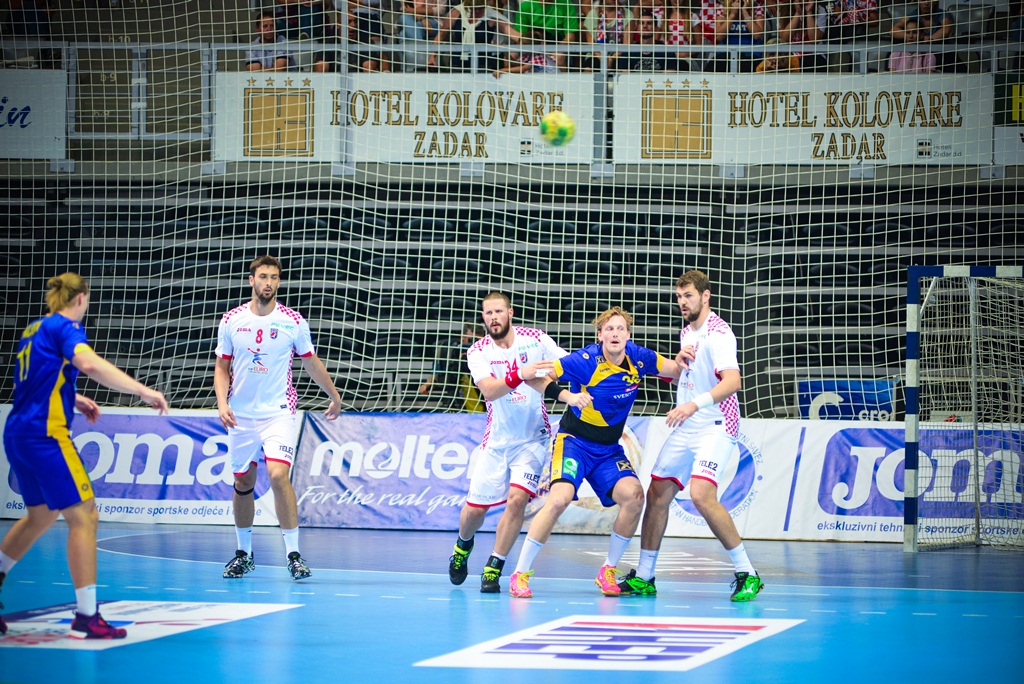 U doista sjajnoj atmosferi koju je stvorilo oko 5000 navijača iz cijele Hrvatske, naši su rukometni reprezentativci remizirali sa Švedskom i to s rezultatom 25-25. Bila je to ‘kaubojima’ pretposljednja pripremna utakmica uoči Olimpijskih igara