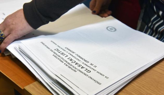 Knin – U 7 sati ujutro otvorena su biralista na kojima ce gradjani i drzavljani Republike Hrvatske na birackim mjestima odlucivali ko ce ih zastupati u osmon sazivu Hrvatskog Sabora u iduce 4 godine. Photo: Hrvoje Jelavic/PIXSELL