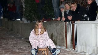 Svjetska atrakcija u Velom Ižu: Održana “Iška kraljica”- prva povijesna skijaška utrka na hrvatskim školjima Svjetska atrakcija u Velom Ižu: Održana “Iška kraljica”- prva povijesna skijaška utrka na hrvatskim školjima