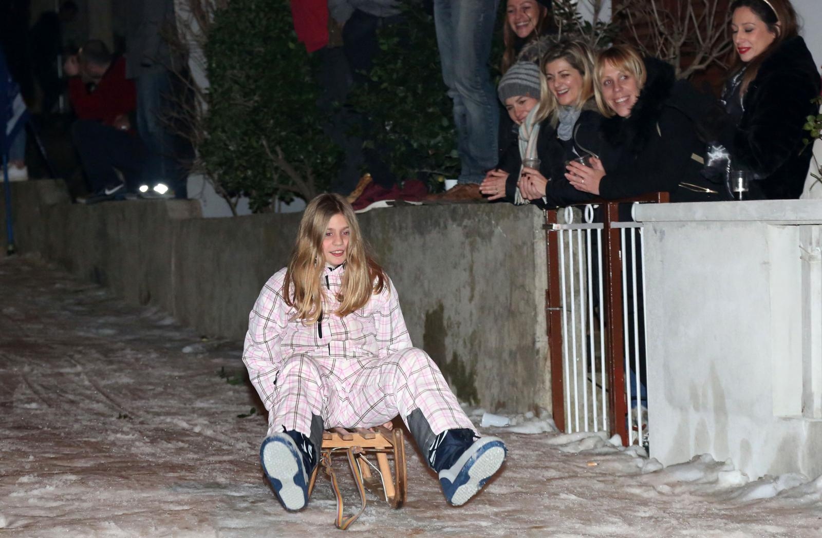 Svjetska atrakcija u Velom Ižu: Održana “Iška kraljica”- prva povijesna skijaška utrka na hrvatskim školjima Svjetska atrakcija u Velom Ižu: Održana “Iška kraljica”- prva povijesna skijaška utrka na hrvatskim školjima