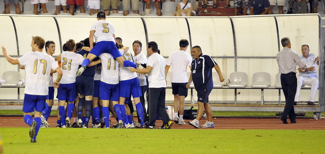 Split, 050810.
Stadion Poljud.
Uzvratna nogometna utakmica treceg predkola Europa Kupa.
Hajduk – Dinamo Bukurest.
Slavlje za 3:0.
Foto: Josko Ponos / CROPIX Split, 050810.
Stadion Poljud.
Uzvratna nogometna utakmica treceg predkola Europa Kupa.
Hajduk – Dinamo Bukurest.
Slavlje za 3:0.
Foto: Josko Ponos / CROPIX