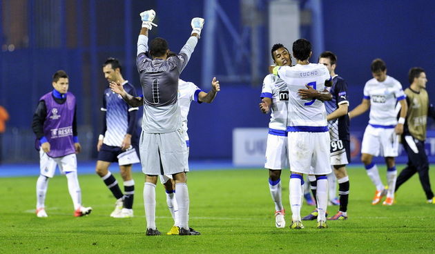 Zagreb, 180912.Stadion Maksimir.Utakmica prvog kola skupine A Lige Prvaka izmedju Dinama i Porta.Na fotografiji: slavlje igraca Porta nakon utakmice.Foto: Boris Kovacev / CROPIX