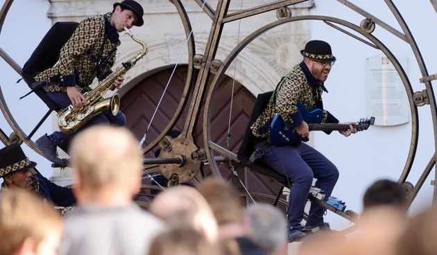 7. dan Spancirfesta. Gradjanima su bili najzanimljiviji ulicni performeri i gastronomska ponuda