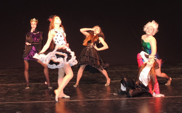 Plesni spektakl prvog dana 2. “Festivala plesa – Pag 2016” Plesni spektakl prvog dana 2. “Festivala plesa – Pag 2016”