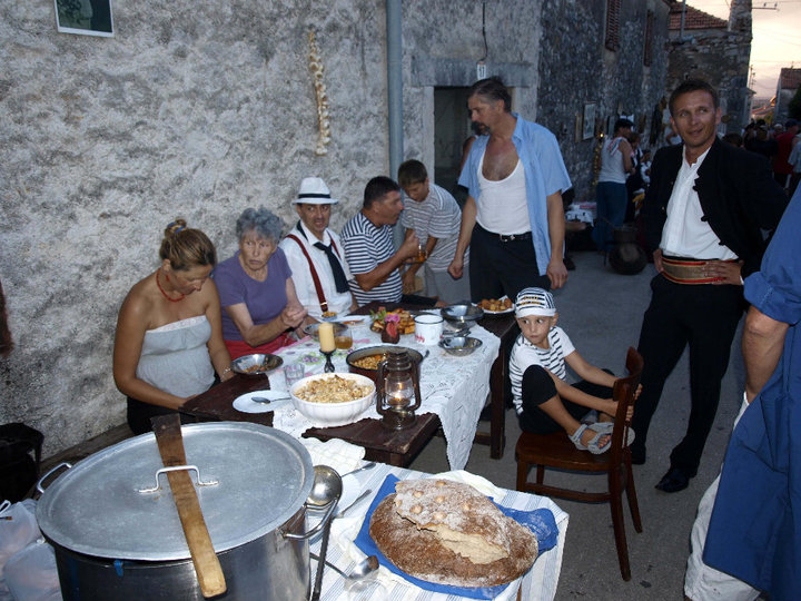 Bokanjac: kuntrada ka nekad 24. srpnja 2010, Foto: Nino Pavic Bokanjac: kuntrada ka nekad 24. srpnja 2010, Foto: Nino Pavic