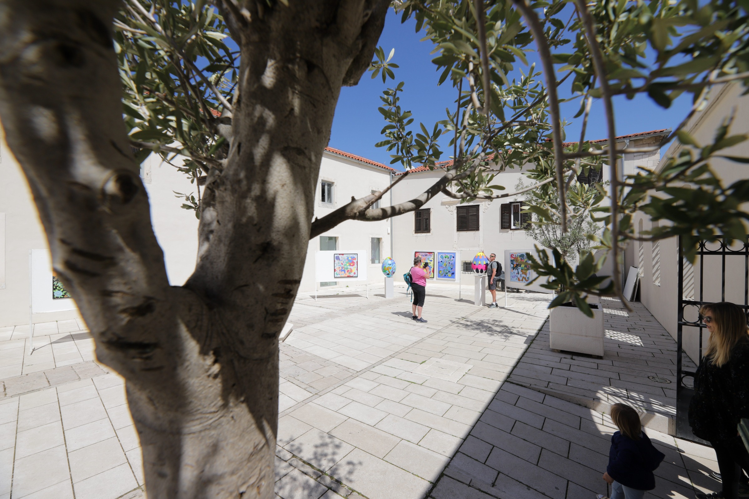 Uskrsna izložba u atriju palače Cedulin Uskrsna izložba u atriju palače Cedulin