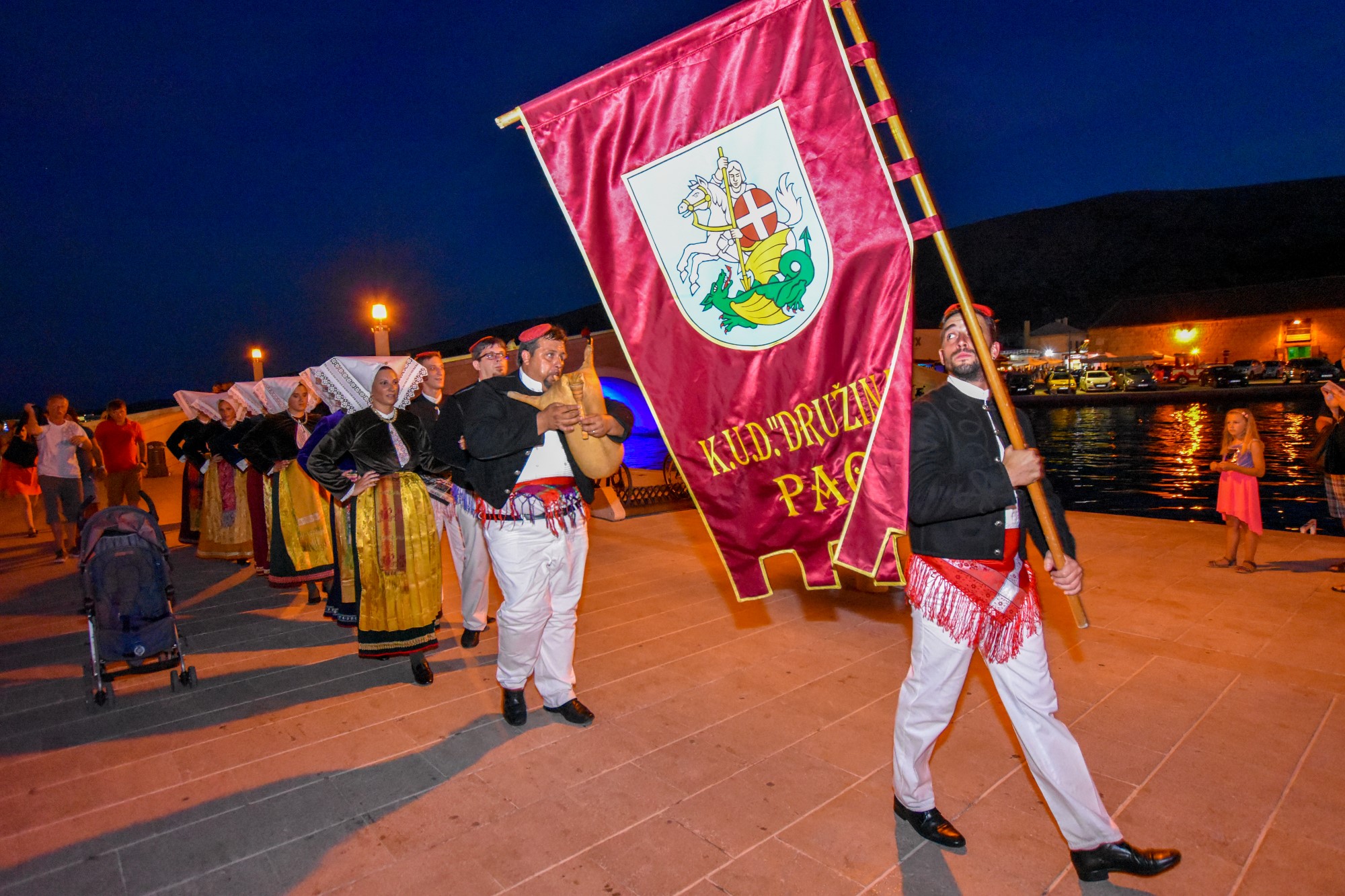 Etno večer s KUD Družina u Pagu Etno večer s KUD Družina u Pagu