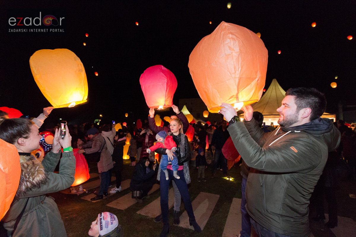 Humanitarni svjetlosni spektakl “Zaželi ljubav” na zadarskom Forumu, 18. veljače 2017. Humanitarni svjetlosni spektakl “Zaželi ljubav” na zadarskom Forumu, 18. veljače 2017.