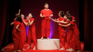 Igrajmo se: Zabranjeno mlađima od 15 strana A