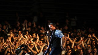 Zadar, 070510 
Koncert Zlatana Stipisica Gibonnija u kosarkaskoj dvorani Kresimira Cosica u Zadru.
Foto: Jure Miskovic / CROPIX