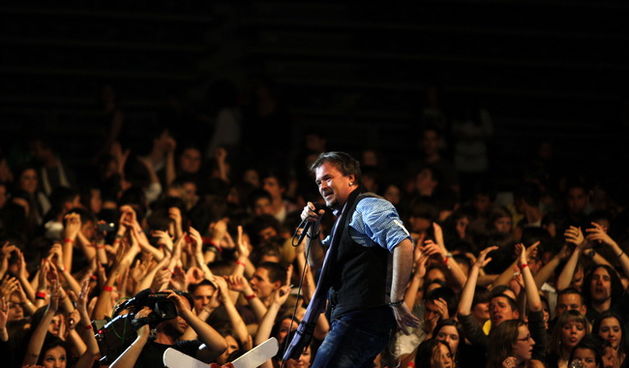 Zadar, 070510 
Koncert Zlatana Stipisica Gibonnija u kosarkaskoj dvorani Kresimira Cosica u Zadru.
Foto: Jure Miskovic / CROPIX