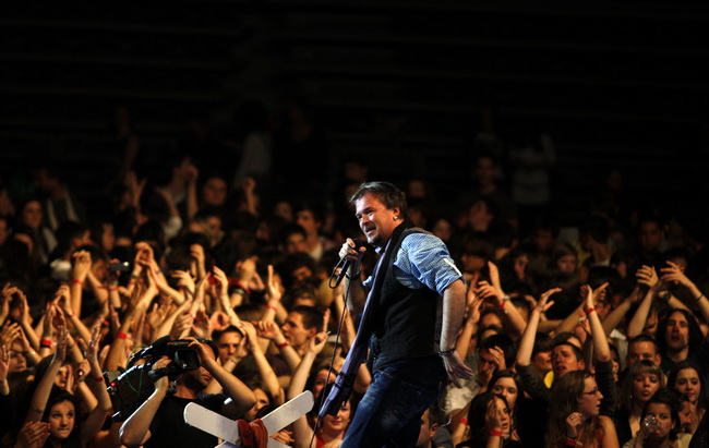 Zadar, 070510 
Koncert Zlatana Stipisica Gibonnija u kosarkaskoj dvorani Kresimira Cosica u Zadru.
Foto: Jure Miskovic / CROPIX