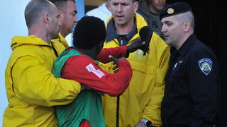 Zadar, 260513.
Stadion Stanovi.
Utakmica MAXtv 1. HNL izmedju Zadra i Splita. Nakon utakmice tamnoputi igrac Splita Belle je reagirao na rasisticke uvrede iz publike pa je doslo do naguravanja i tucnjave sa zastitarom.
Foto: Luka Gerlanc / CROPIX Zadar, 260513.
Stadion Stanovi.
Utakmica MAXtv 1. HNL izmedju Zadra i Splita. Nakon utakmice tamnoputi igrac Splita Belle je reagirao na rasisticke uvrede iz publike pa je doslo do naguravanja i tucnjave sa zastitarom.
Foto: Luka Gerlanc / CROPIX