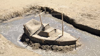 Lopar, 150612.
Nakon tri dana zavrsen je Prvi festival skulpture u pijesku
Najpjescanija plaza u Loparu, Rajska plaza ugostila je umjetnike i studente likovne akademije iz Zagreba na prvom festivalu skulpture u pijesku. Ukupno je izradjeno sedam skulptur Lopar, 150612.
Nakon tri dana zavrsen je Prvi festival skulpture u pijesku
Najpjescanija plaza u Loparu, Rajska plaza ugostila je umjetnike i studente likovne akademije iz Zagreba na prvom festivalu skulpture u pijesku. Ukupno je izradjeno sedam skulptur