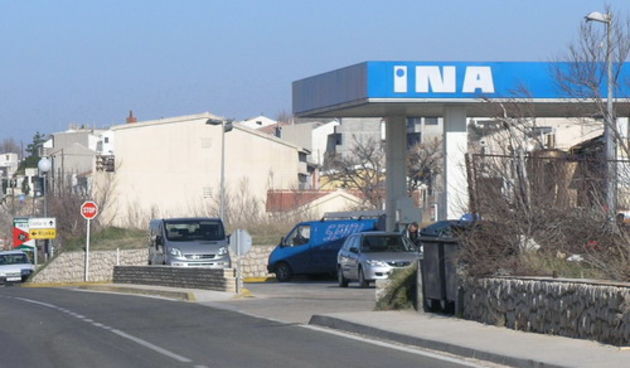 Benzinska crpka Pag (Foto: Josip Portada)