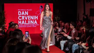 Večer Crvenih Haljina Večer Crvenih Haljina