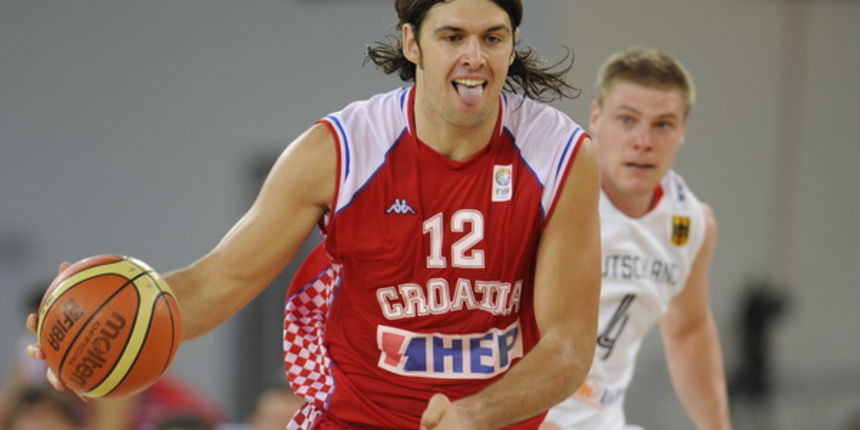 Bydgoszcz, 150909. Dvorana Sport Arena Luczniczka. Europsko prvenstvo u kosarci u Poljskoj, drugi krug natjecanja po skupinama 3. kolo grupe E, utakmica izmedju Hrvatske i Njemacke odlucujuca za ulazak u cetvrtfinale. Na slici: Kresimir Loncar u trku sa l Bydgoszcz, 150909. Dvorana Sport Arena Luczniczka. Europsko prvenstvo u kosarci u Poljskoj, drugi krug natjecanja po skupinama 3. kolo grupe E, utakmica izmedju Hrvatske i Njemacke odlucujuca za ulazak u cetvrtfinale. Na slici: Kresimir Loncar u trku sa l