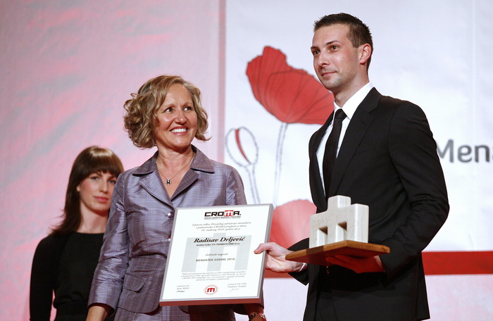 Zagreb, 161110.
U hotelu Westin odrzan je 20. susret CROMA 2010, na kojm su dodijeljene nagrade za najbolje menadzere i poduzetnike u ovoj godini. Dodijeljeno je 14 nagrada i plaketa.
Na slici: dobitnik nagrade Radisav Drljevic, TTO Thermotechnik d.o.o., Zagreb, 161110.
U hotelu Westin odrzan je 20. susret CROMA 2010, na kojm su dodijeljene nagrade za najbolje menadzere i poduzetnike u ovoj godini. Dodijeljeno je 14 nagrada i plaketa.
Na slici: dobitnik nagrade Radisav Drljevic, TTO Thermotechnik d.o.o.,