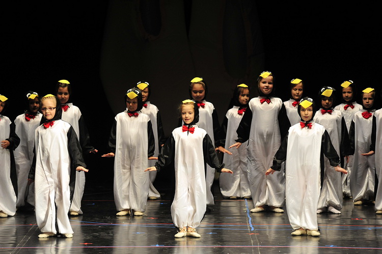HNK Zadar: Plesna udruga Festa – “Izašli iz priče (a netko i iz papučice)”, Foto: Željko Karavida HNK Zadar: Plesna udruga Festa – “Izašli iz priče (a netko i iz papučice)”, Foto: Željko Karavida