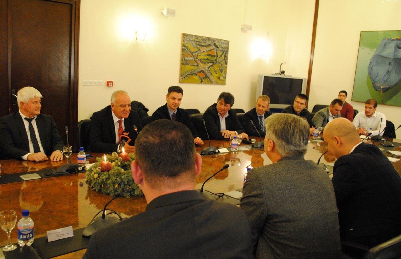 Ministar Tolušić potpisao ugovore za sanaciju šteta od poplave Ministar Tolušić potpisao ugovore za sanaciju šteta od poplave