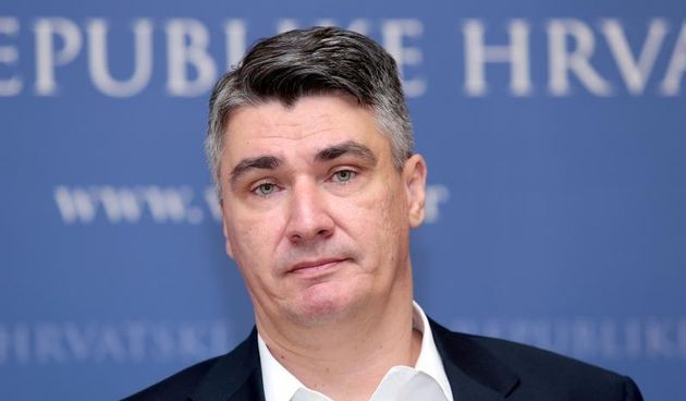 Predsjednik Vlade RH Zoran Milanovic odrzao je u Banskim dvorima izvanrednu konferenciju za medije na kojoj je govorio o stanju u zemlji i eskalaciji izbjeglicke krize. Izbjeglicama je porucio da mogu proci hrvatskom i da idu dalje. Photo: Patrik Macek/PI