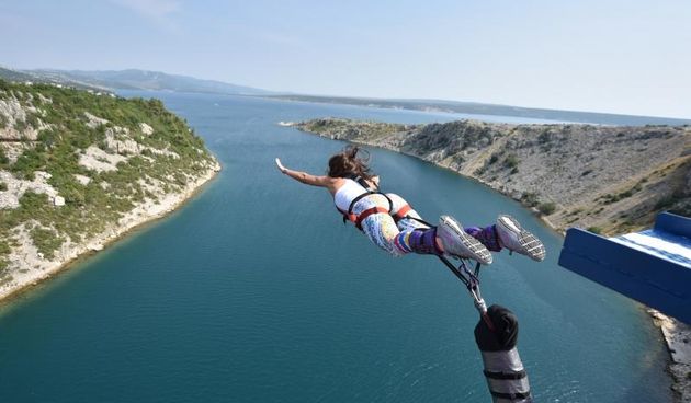Kandidatkinje za Miss sporta na otvaranju bungee jumping sezone na Masleničkom mostu