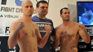 Zadar, 090513.
Sluzbeno vaganje sudionika za borilacki spektakl FFC 04 koji se sutra odrzava u dvorani na Visnjiku.
Foto: Luka Gerlanc / CROPIX Zadar, 090513.
Sluzbeno vaganje sudionika za borilacki spektakl FFC 04 koji se sutra odrzava u dvorani na Visnjiku.
Foto: Luka Gerlanc / CROPIX