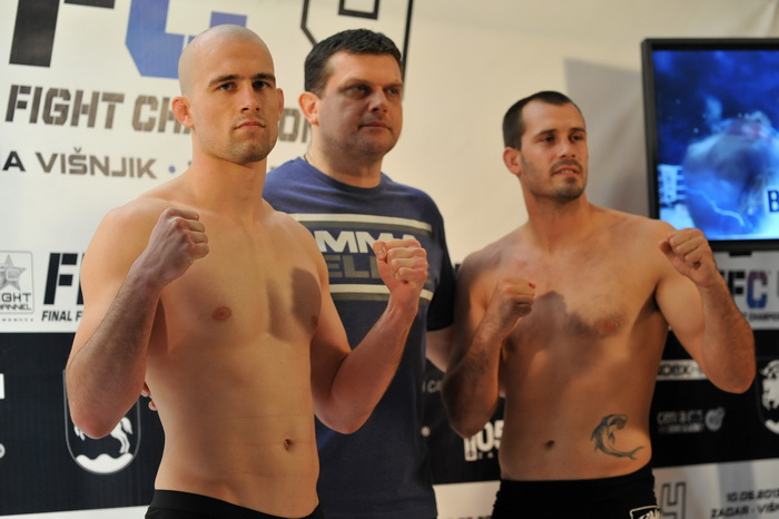 Zadar, 090513.
Sluzbeno vaganje sudionika za borilacki spektakl FFC 04 koji se sutra odrzava u dvorani na Visnjiku.
Foto: Luka Gerlanc / CROPIX Zadar, 090513.
Sluzbeno vaganje sudionika za borilacki spektakl FFC 04 koji se sutra odrzava u dvorani na Visnjiku.
Foto: Luka Gerlanc / CROPIX